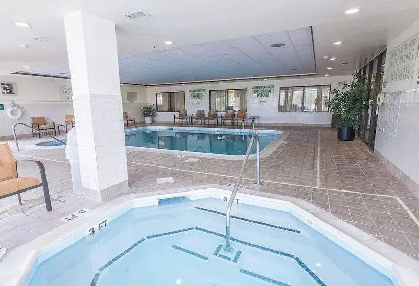 هتل Courtyard By Marriott Florence