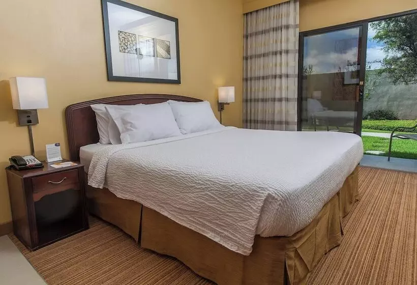 هتل Courtyard By Marriott Florence