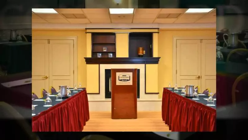 هتل Courtyard New York LaGuardia Airport