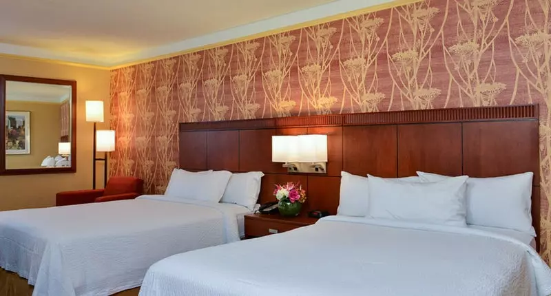 هتل Courtyard New York LaGuardia Airport