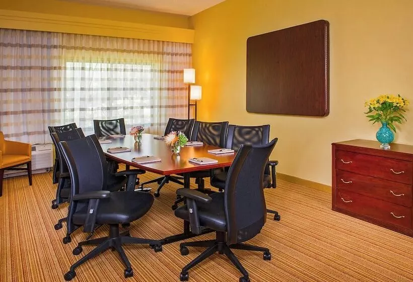 בית מלון כפרי Courtyard By Marriott North Charleston Airport Coliseum