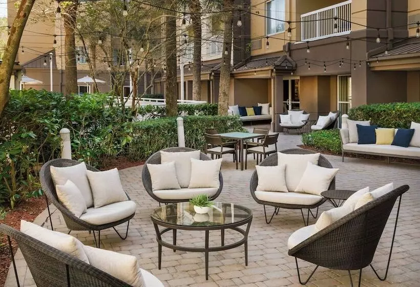 Отель Courtyard By Marriott Orlando Downtown