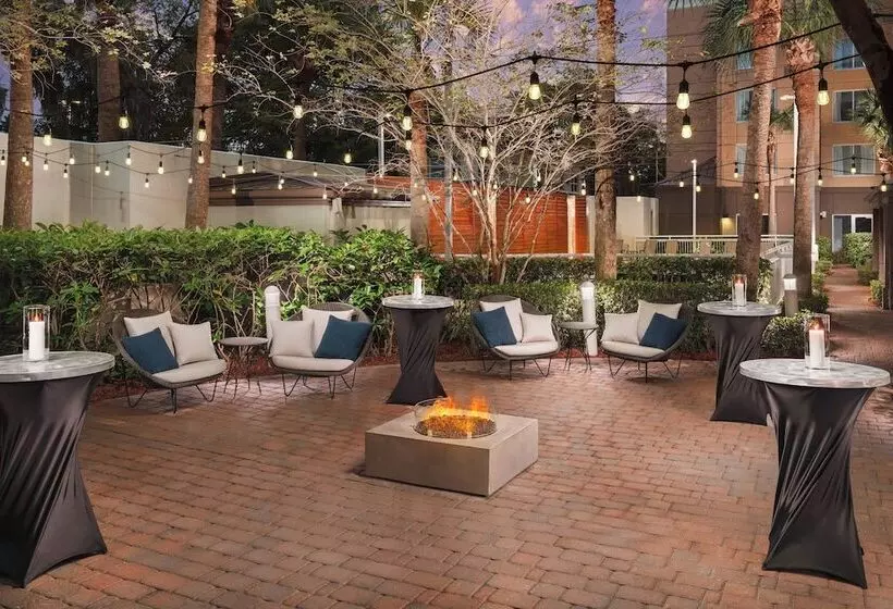 Отель Courtyard By Marriott Orlando Downtown