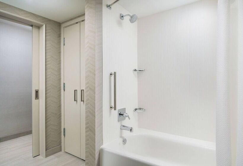 فندق Courtyard By Marriott Orlando Downtown