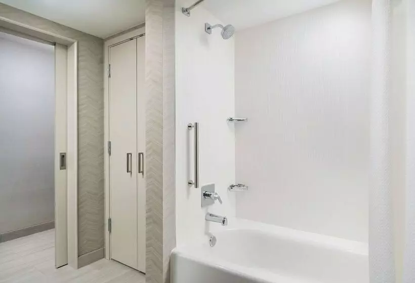 Отель Courtyard By Marriott Orlando Downtown