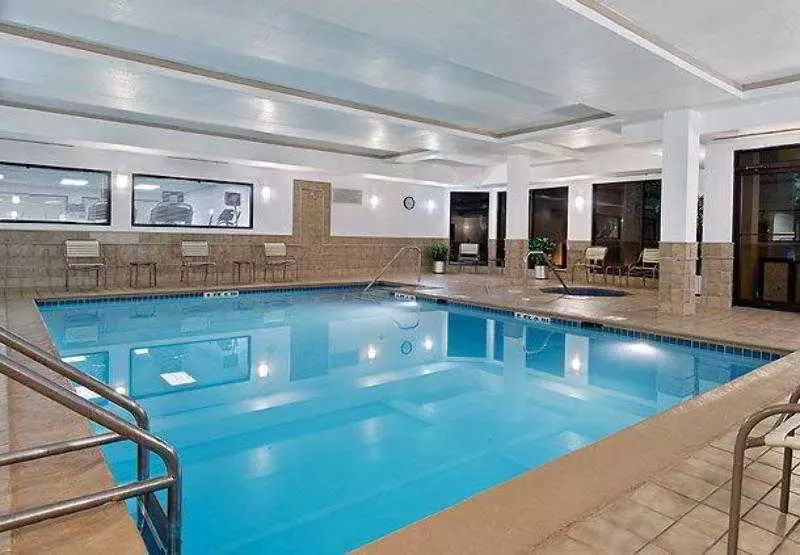 هتل Courtyard Tampa Brandon