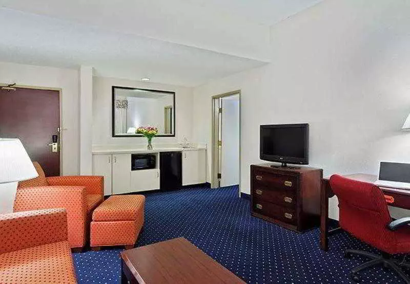 هتل Courtyard Tampa Brandon