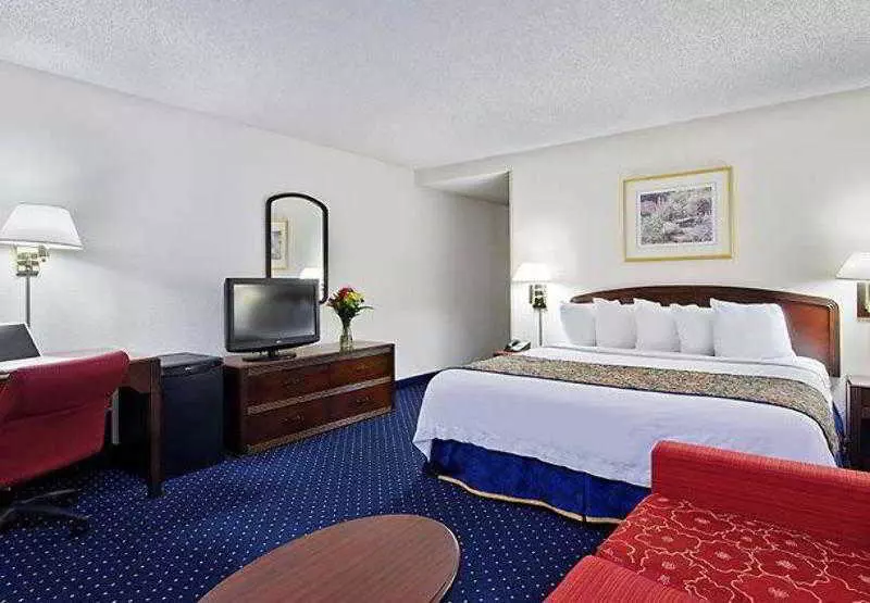 هتل Courtyard Tampa Brandon