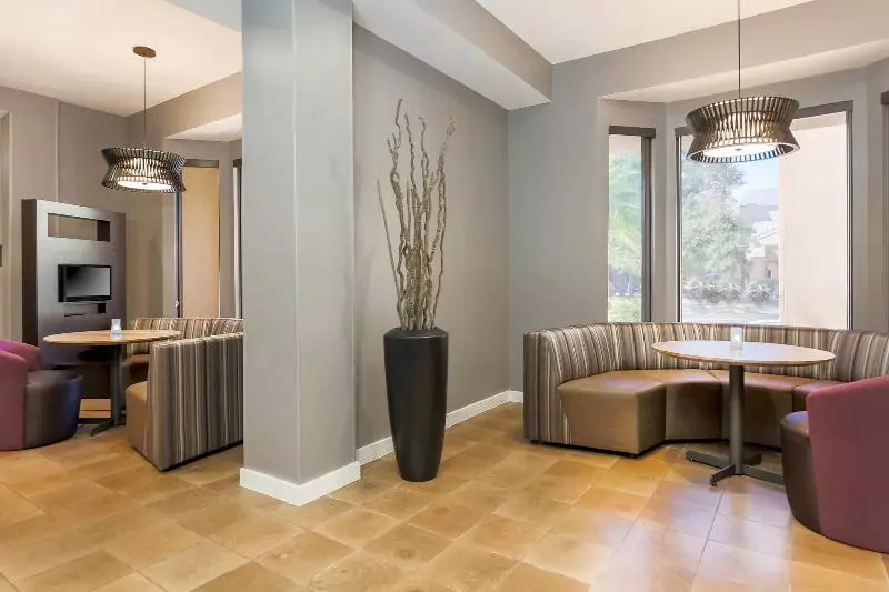 هتل Courtyard Tampa Brandon