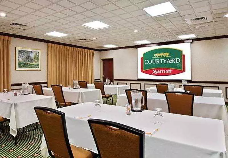 هتل Courtyard Tampa Brandon