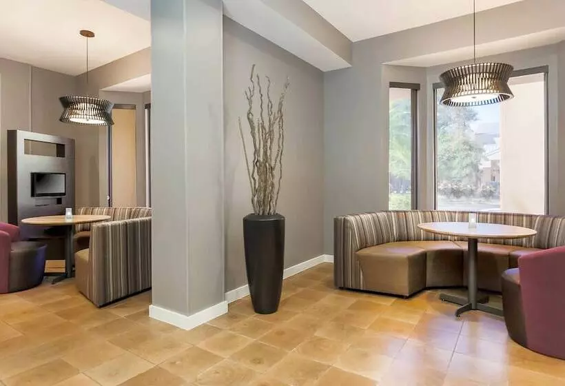 هتل Courtyard Tampa Brandon