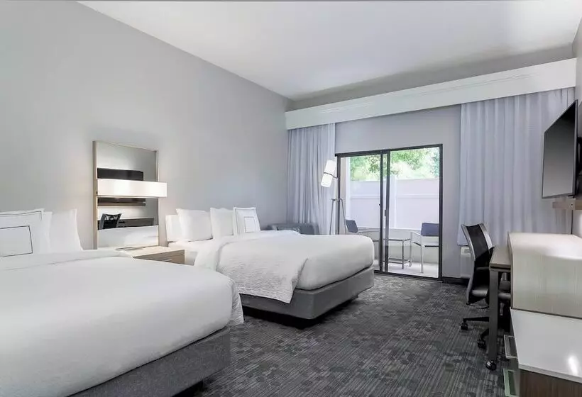 هتل Courtyard Tampa Brandon