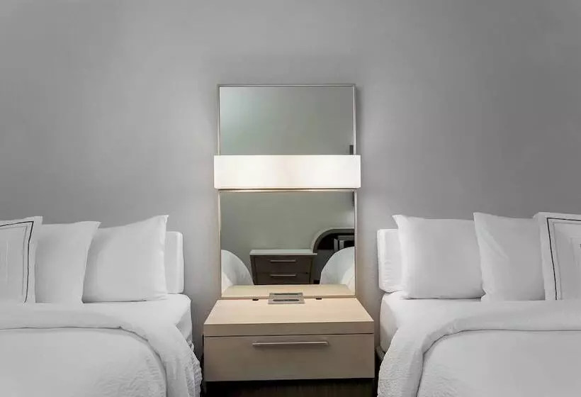 هتل Courtyard Tampa Brandon