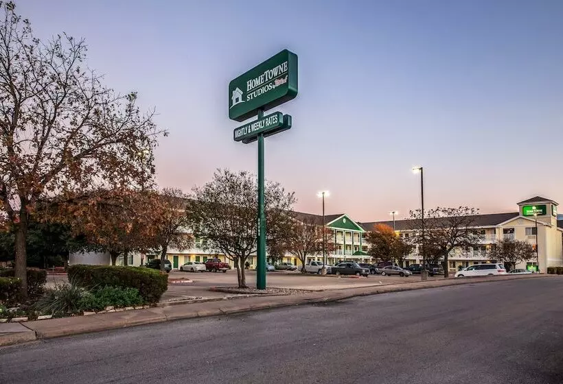Hotel Hometowne Studios By Red Roof Austin