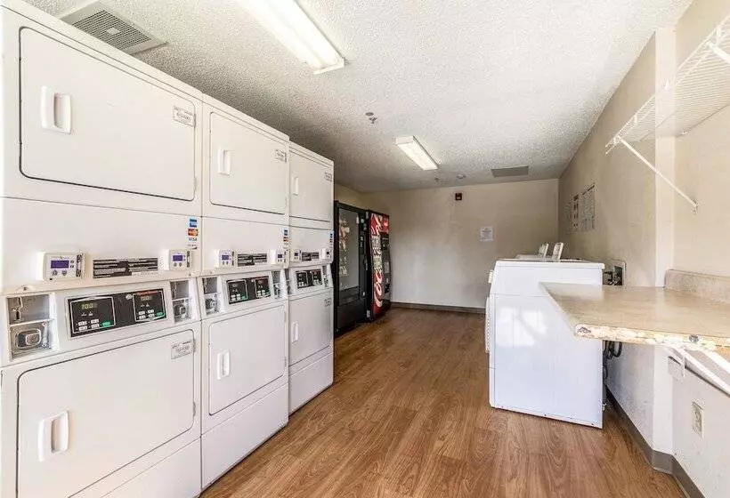 Hotel Hometowne Studios By Red Roof Austin