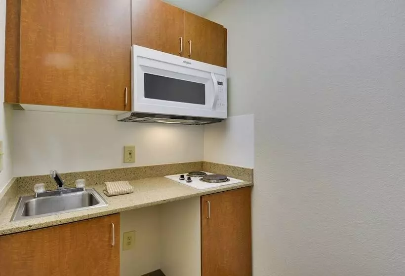 Hotel Hometowne Studios By Red Roof Austin