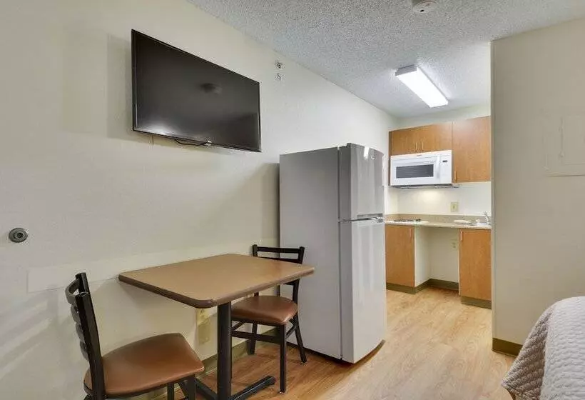 Hotel Hometowne Studios By Red Roof Austin