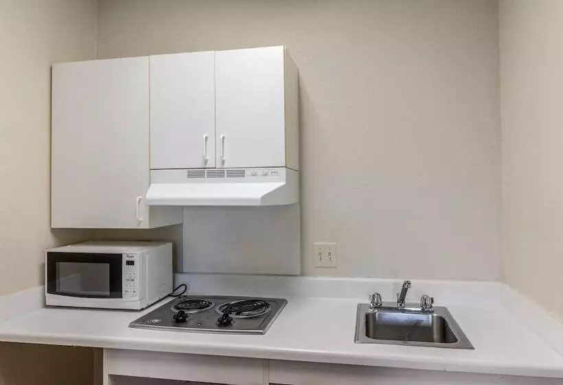 Hotel Hometowne Studios By Red Roof Austin