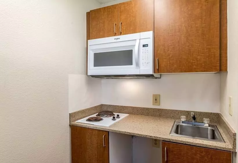 Hotel Hometowne Studios By Red Roof Austin