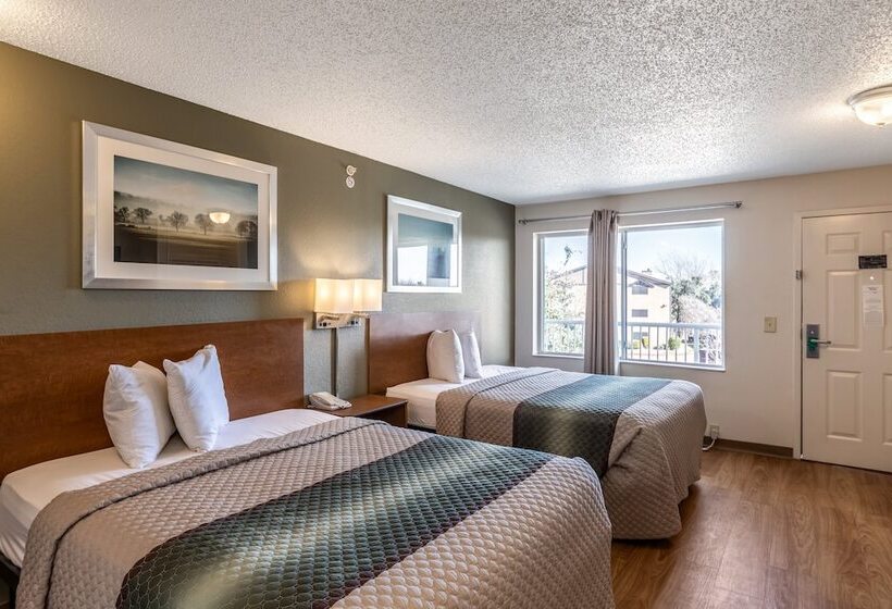 Отель Hometowne Studios By Red Roof Austin