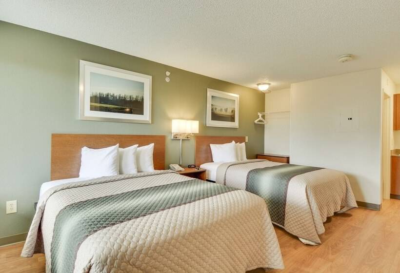 Отель Hometowne Studios By Red Roof Austin