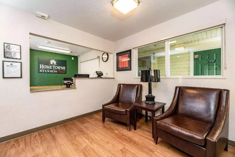 酒店 Hometowne Studios By Red Roof Fresno West