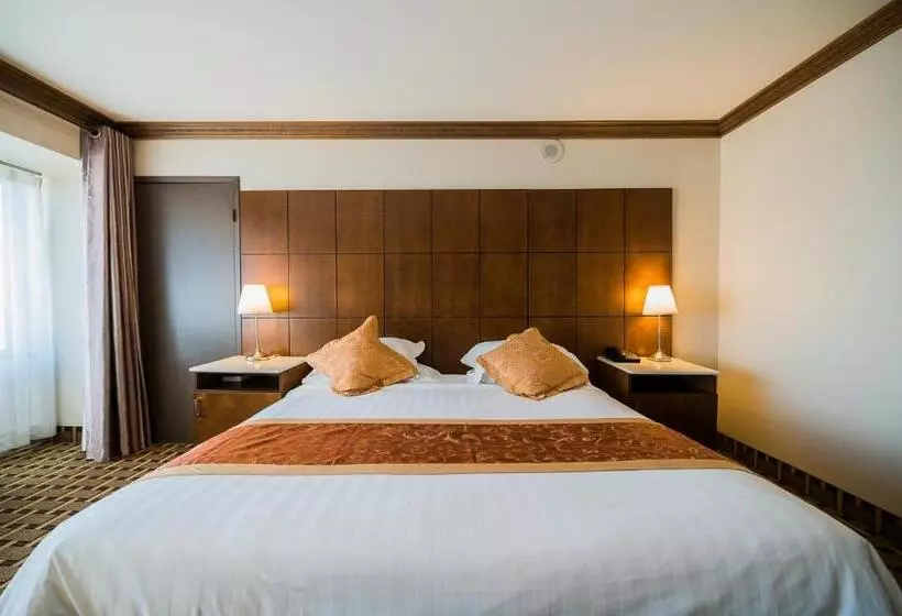 La Crystal Hotel  Los Angeles Long Beach Area