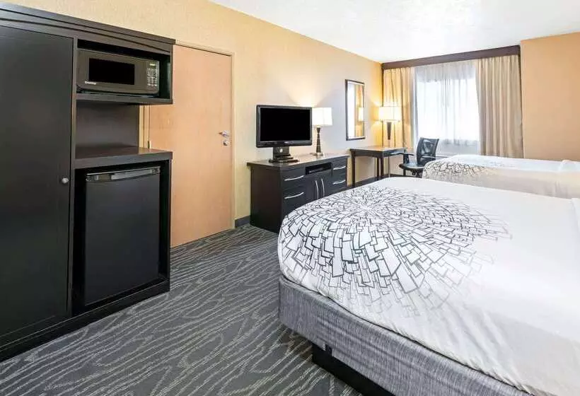 Отель La Quinta By Wyndham Logan