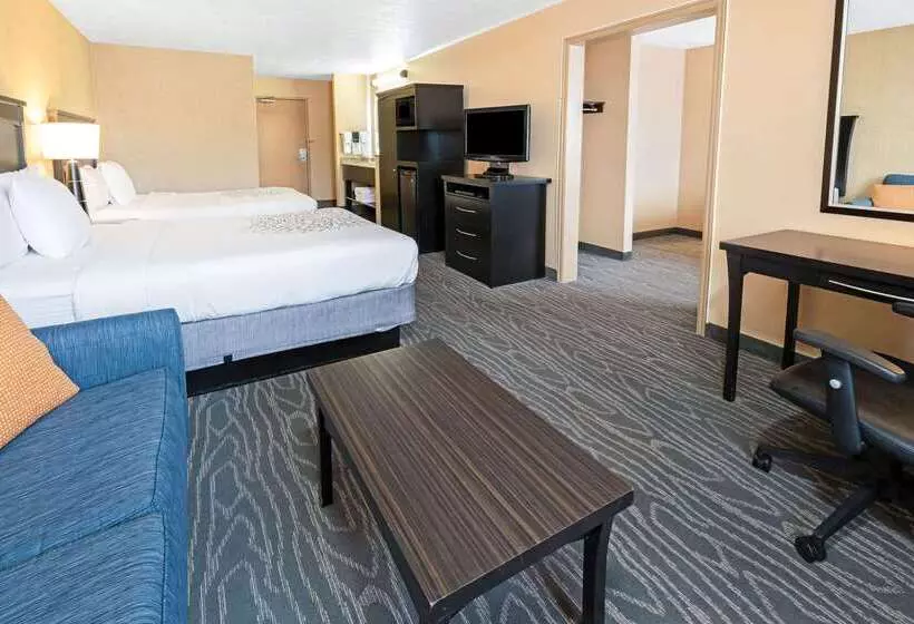 Отель La Quinta By Wyndham Logan