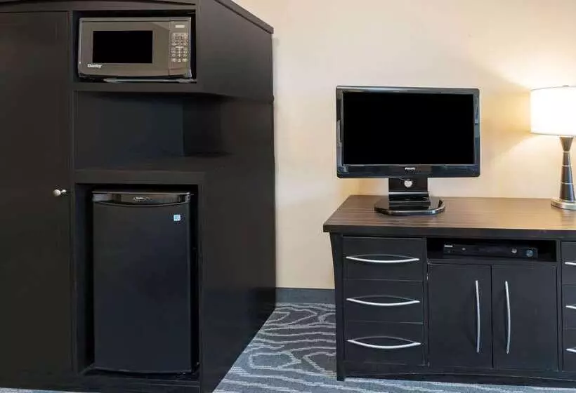 Отель La Quinta By Wyndham Logan