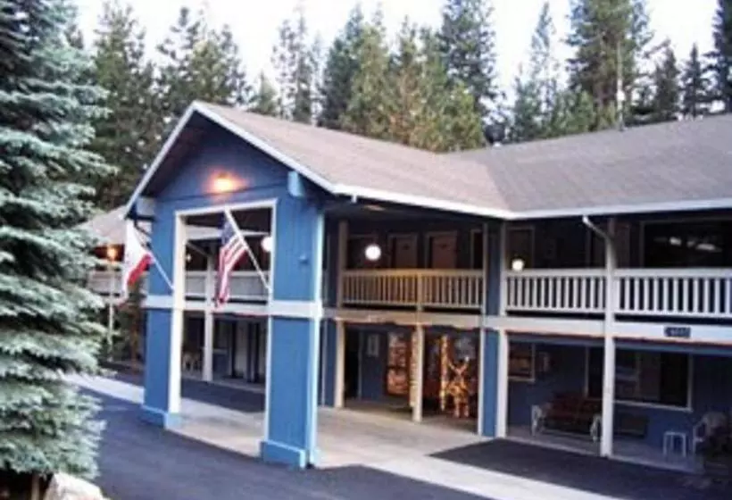 ホテル The Christmas Tree Inn