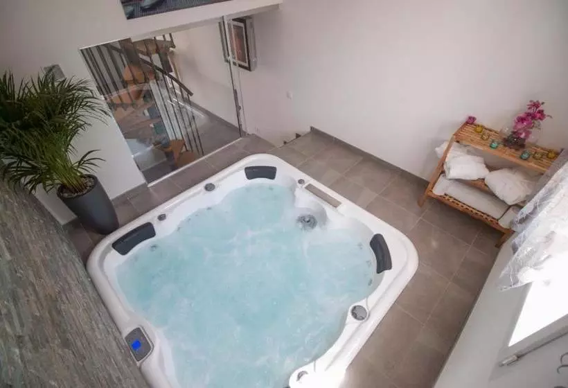 تختخواب و صبحانه Chambre D'hôtes Bulle D’eden
