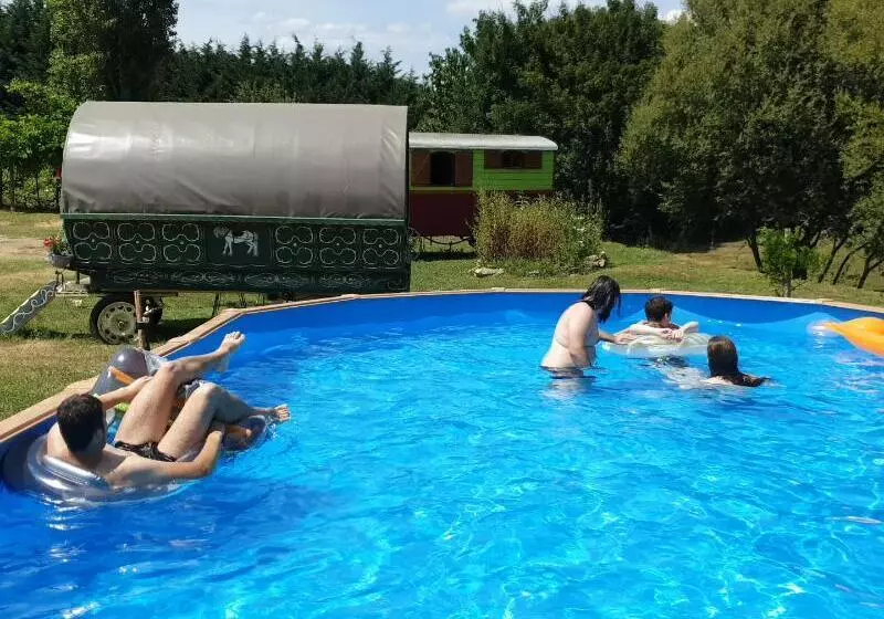 ベッドアンドブレックファースト La Maison Du Bonheur   Les Roulottes   Campsite