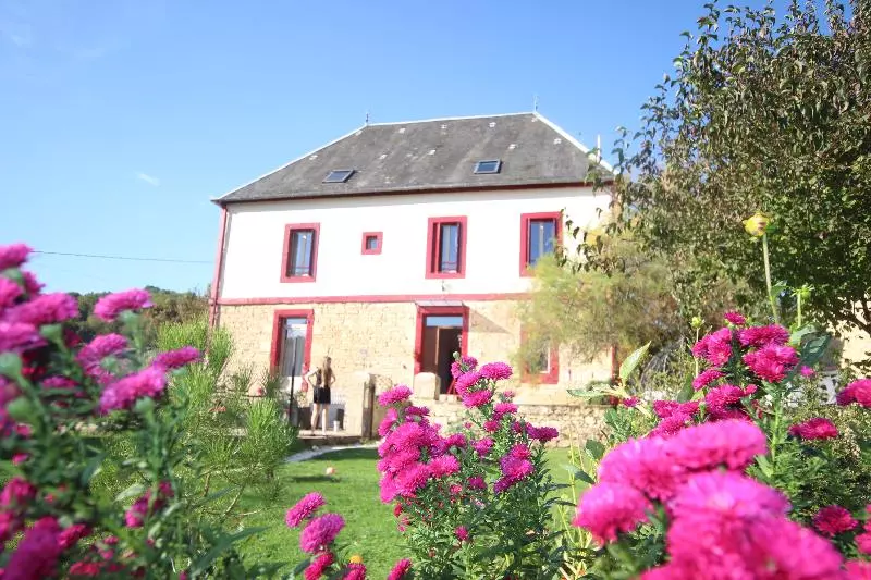 ベッドアンドブレックファースト La Maison Du Bonheur   Les Roulottes   Campsite