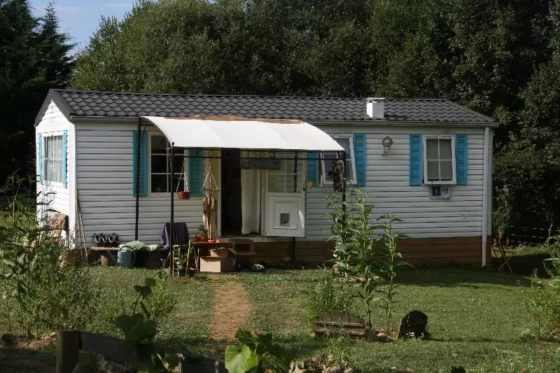 ベッドアンドブレックファースト La Maison Du Bonheur   Les Roulottes   Campsite