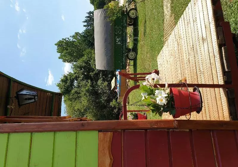 ベッドアンドブレックファースト La Maison Du Bonheur   Les Roulottes   Campsite