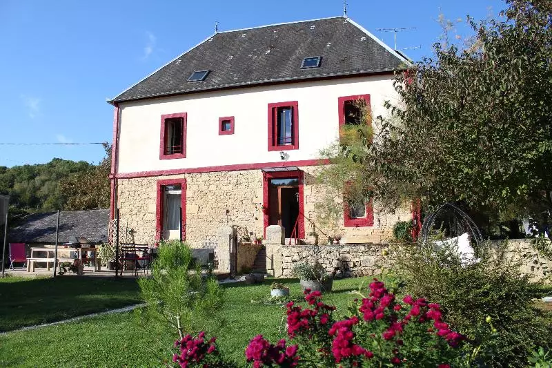 ベッドアンドブレックファースト La Maison Du Bonheur   Les Roulottes   Campsite