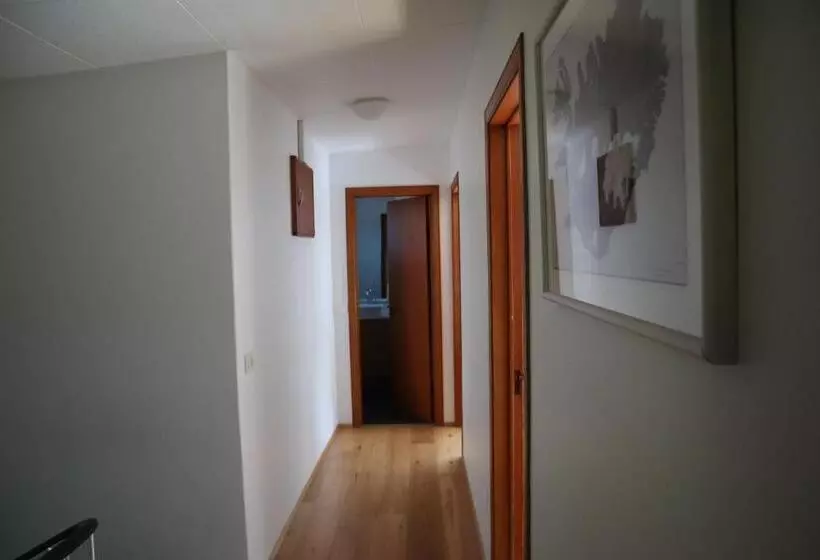 تختخواب و صبحانه Spói Guesthouse