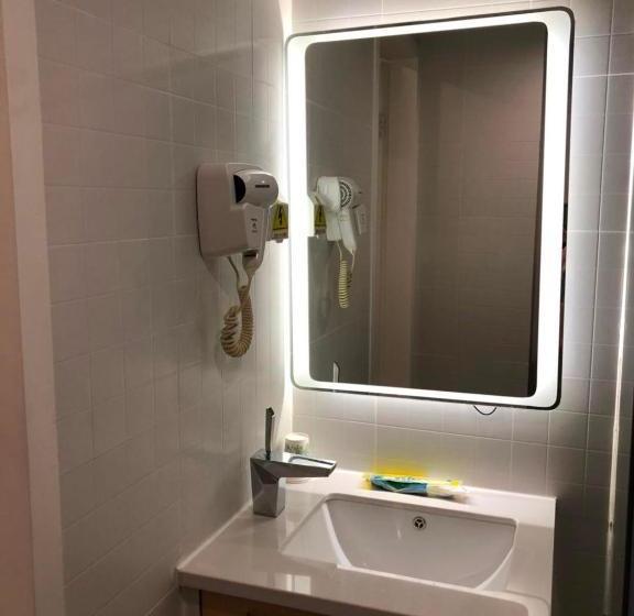 Hotel 7 Days Inn·shanghai Jinshajiang Road Subway Station