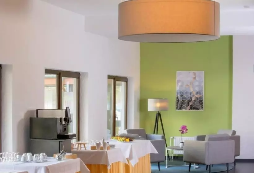 Hotelli Four Stars By City