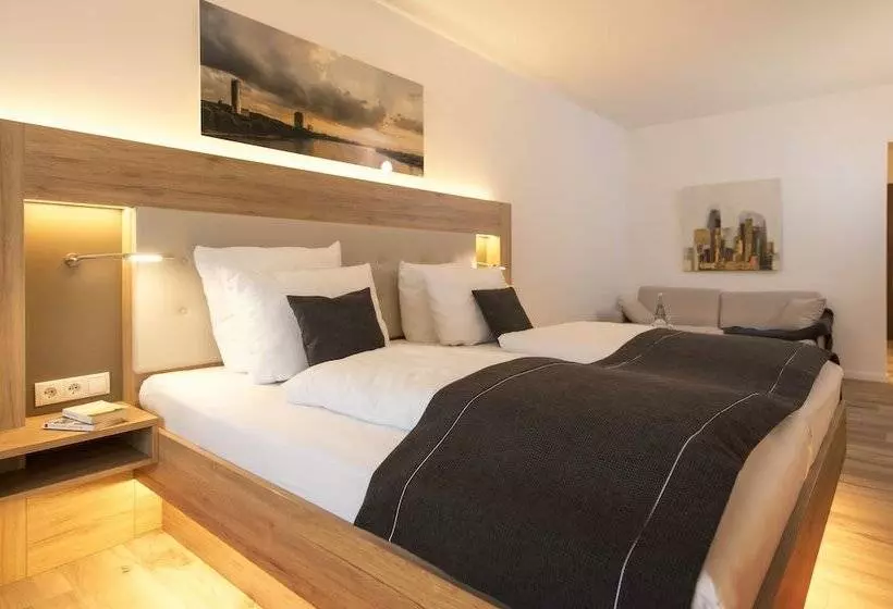 Hotelli Four Stars By City