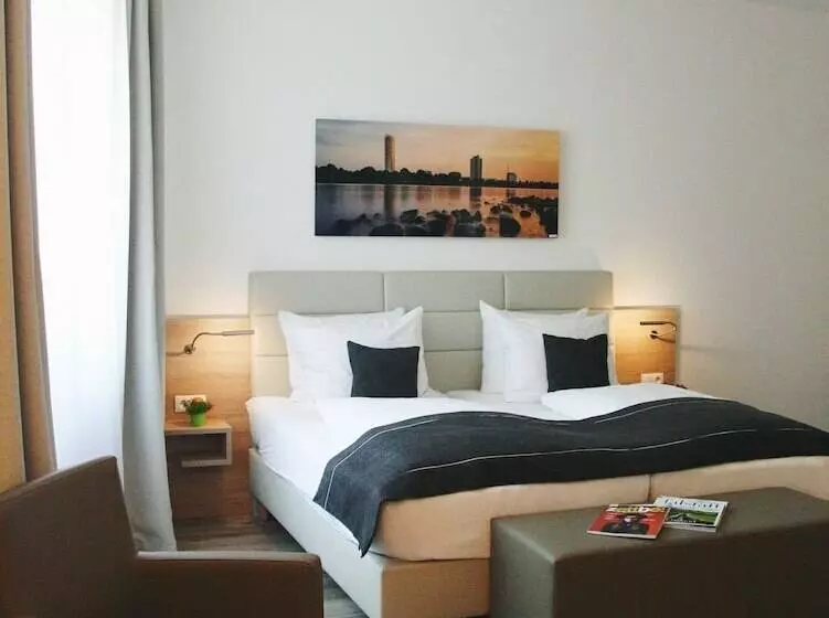 Hotelli Four Stars By City