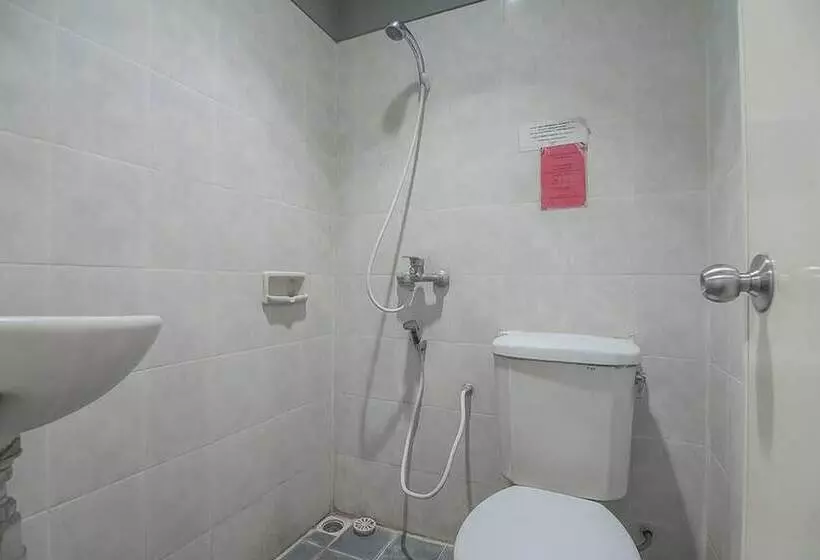 ペンション Reddoorz Near Undip Pleburan 2