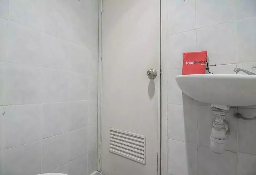 ペンション Reddoorz Near Undip Pleburan 2