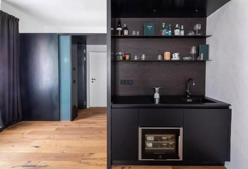 Hotelli Flurin Suites