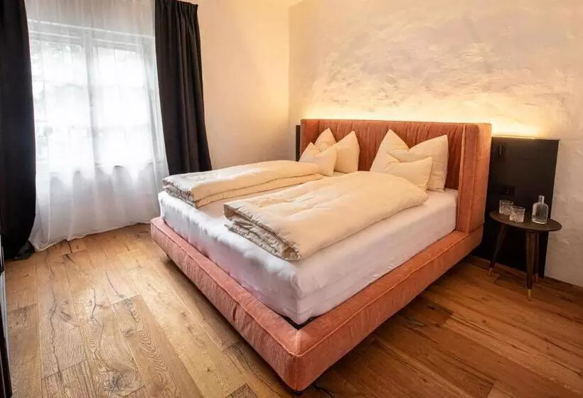 Hotelli Flurin Suites