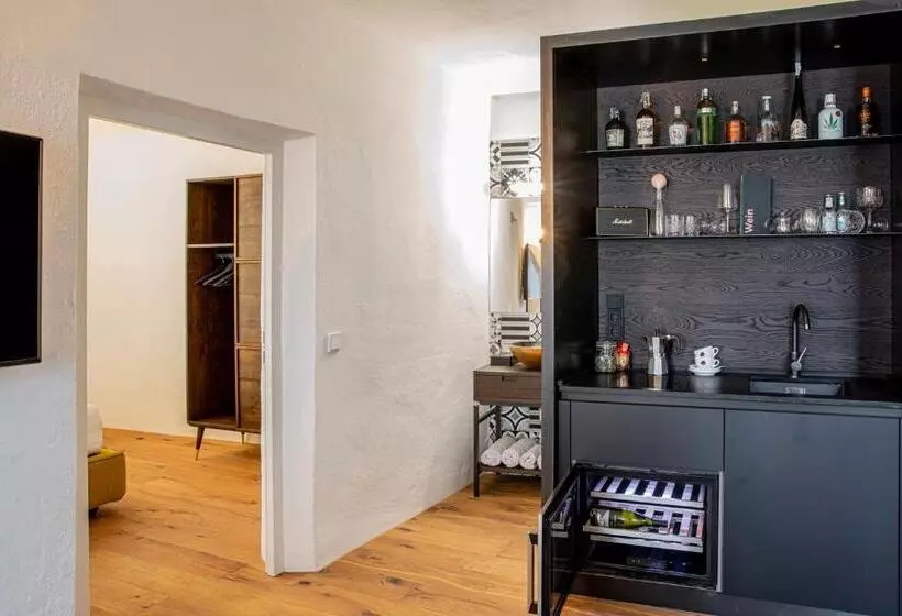 Hotelli Flurin Suites