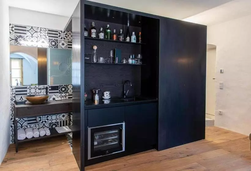 Hotelli Flurin Suites