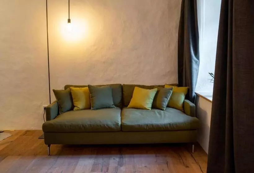 Hotelli Flurin Suites