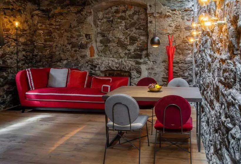 Hotelli Flurin Suites